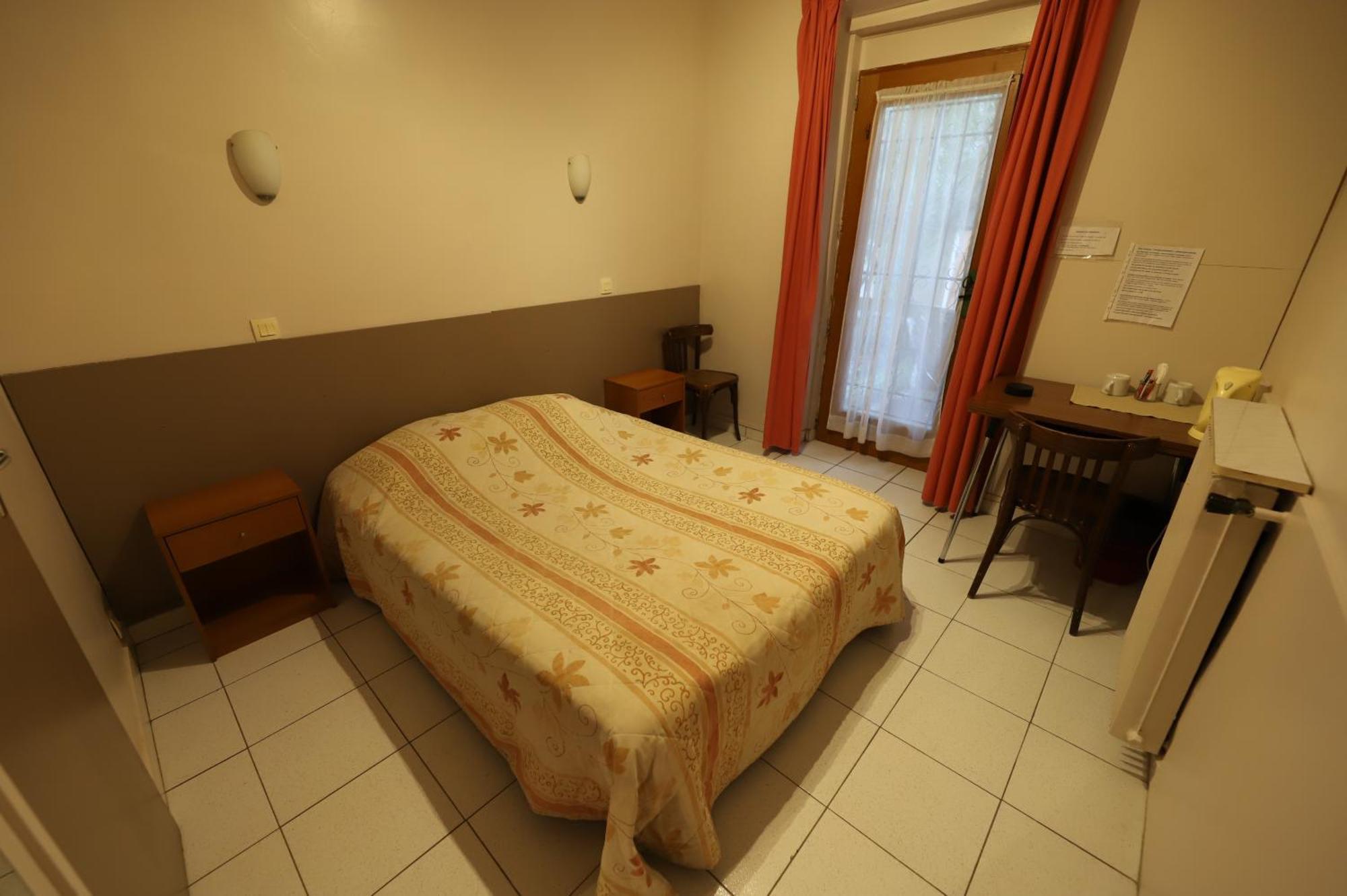Hotel Du Roussillon Parijs Buitenkant foto
